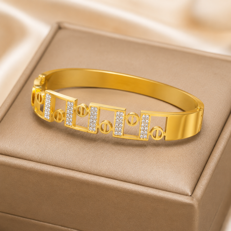 Buy Designer trending Bracelet for women wear on function