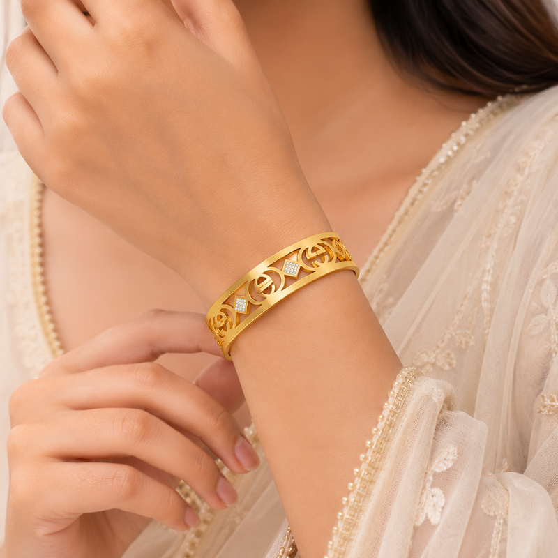 Buy latest trending solid bracelet for women wear on function
