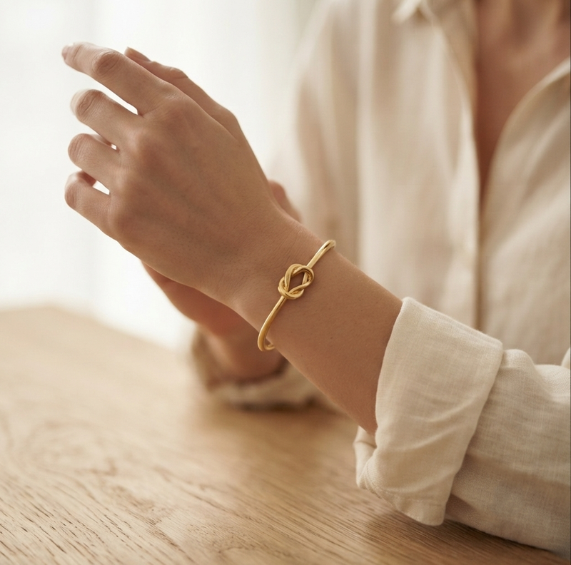 Buy Latest Trending Knot pattern Solid Bracelet for women